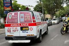 إصابة شاب (32 عامًا) بجروح متوسطة في حادث دراجة كهربائية بالطيرة