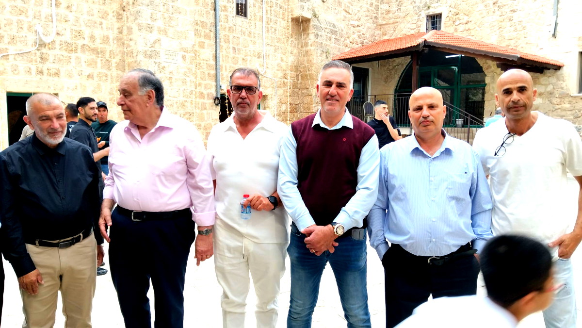 احتفالات عيد الأضحى في مسجد الجرينة بحضور رئيس بلدية حيفا لتهنئة المسلمين في المدينة