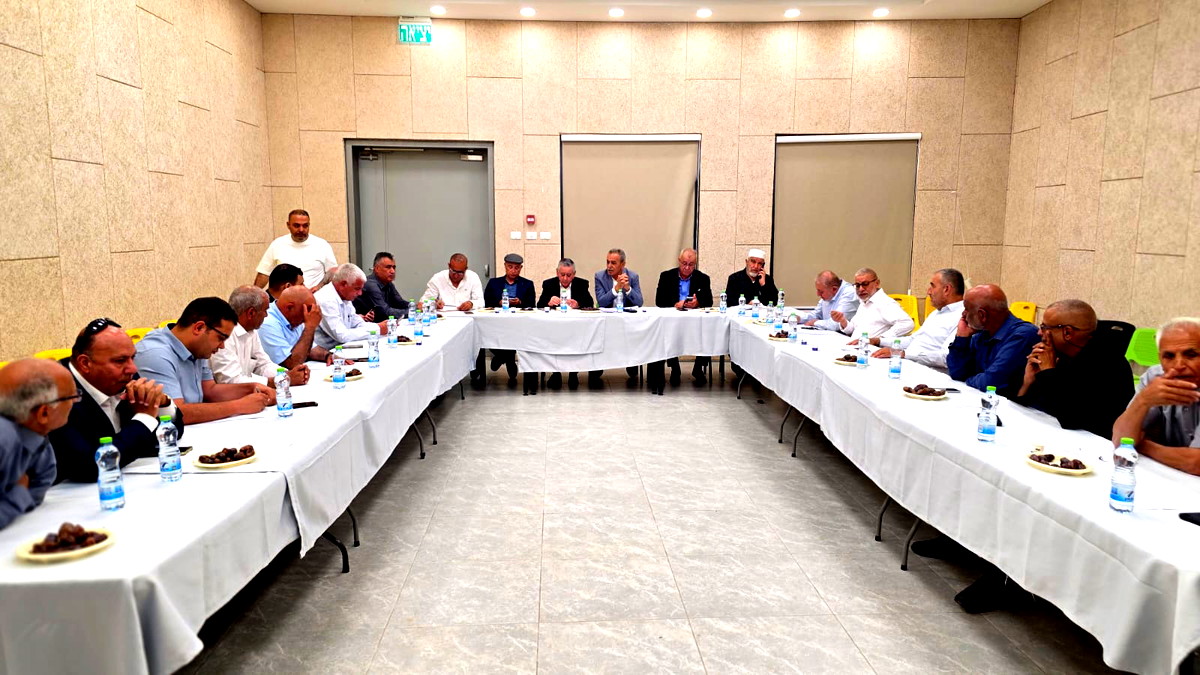 بدء جلسة لجنة المتابعة العليا في رهط لبحث التصدي لمخططات التهجير والترحيل في النقب