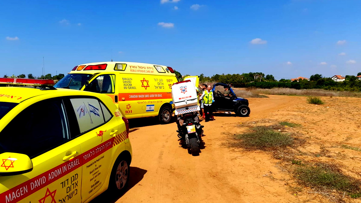 عمليات إنعاش لمظلي أُصيب بحادث خلال قفزة جنوب البلاد