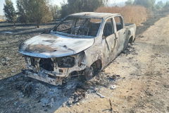 حريق المركبات في جسر الشيخ حسين: مؤشرات ترجّح أن سيجارة تسببت بالحريق واحتراق 120 مركبة