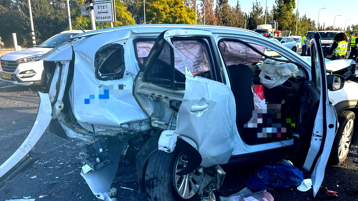 حادث طرق مروع على شارع 4 بالقرب من مفرق "نيتسانيم" يسفر عن 8 إصابات متفاوتة