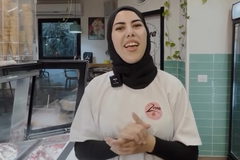 كفرقرع: مقهى "زينة آيس كريم" يشغل الصم وضعاف السمع في مبادرة هي الأولى من نوعها بالمجتمع العربي