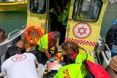إصابة شابة (35 عامًا) بجروح خطيرة بعد إصابتها من قارب قرب شاطئ ليدو في بحيرة طبريا