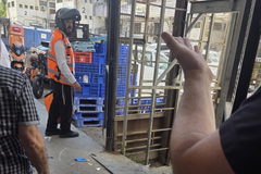 القدس : إصابة عامل (45 عامًا) بجروح متوسطة إثر سقوطه من ارتفاع