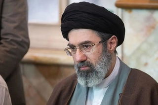 إيران تطلب من الحوثيين إغلاق باب المندب إذا هاجمت أميركا منشآت الطاقة