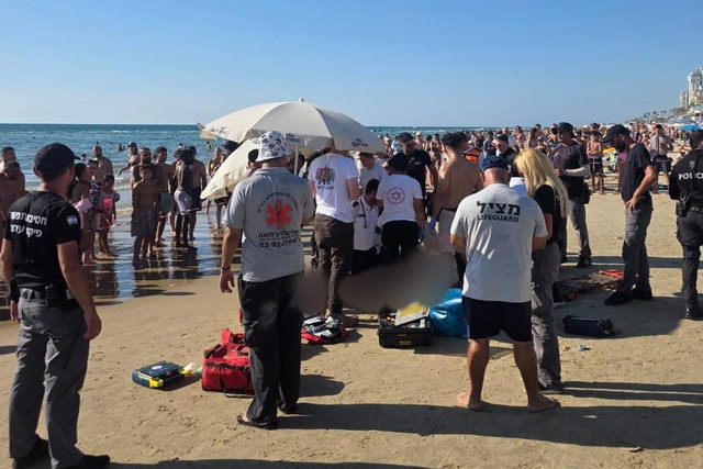 عمليات إنعاش لسيدة بعد تعرضها للغرق في أحد شواطئ مدينة بات يم