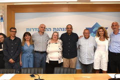اتفاقية جماعية جديدة في السلطات المحلية: زيادات في الأجور وتحسين شروط العمل لعشرات آلاف الموظفين