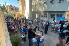 "بازار الفرح" في حيفا يرسم البسمة على وجوه 80 طفلاً وأمهاتهم ويُجسد قيم الاستدامة في اليوم الدولي للصداقة