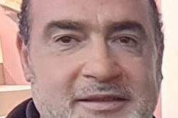 قصائد بلا لون ولا رائحة