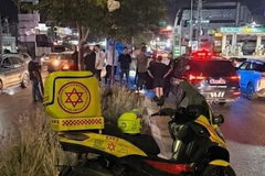 يركا: إصابة فتى (17 عاماً) بجراح خطيرة إثر حادث طرق بين تراكتورون وشاحنة