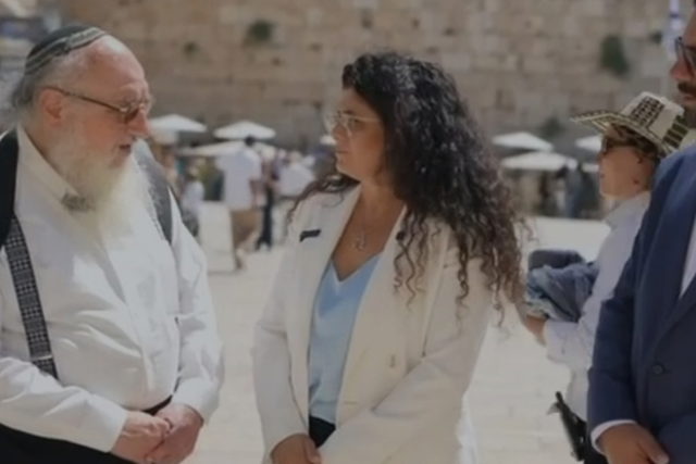مفاجأة سياسية مدوية: الجاسوس السابق جوناثان بولارد يدخل المعترك السياسي رسميًا!