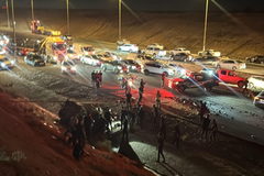 النقب: 8 إصابات بينها حالة خطيرة إثر حادث طرق مروع بين 4 مركبات على شارع 25 قرب أبو قويدر