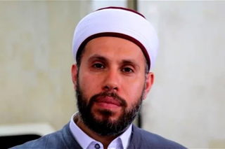 مجرمون من نوع آخر: "الذي يعقد عقد زواج لفتاة بكر أو ثيّب بالسّر والخفاء عن الأولياء والمجتمع هو وعصابات الإجرام والخاوة سواء"