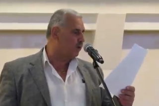 الشِّعر ليسَ بالوزن ، وإنّما بالحسِّ المُرهَف .