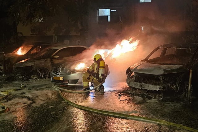 الناصرة: إضرام النيران بعدد من المركبات بأحد أحياء المدينة... لم تُسجّل إصابات