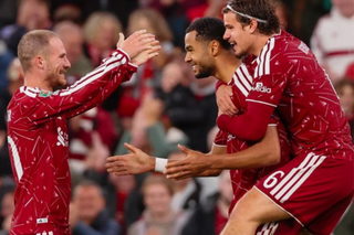 ليفربول يتجاوز توتنهام في الكأس وقنبلة سوبوسلاي تخطف الأضواء