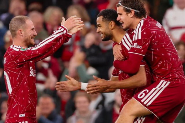 ليفربول يتجاوز توتنهام في الكأس وقنبلة سوبوسلاي تخطف الأضواء