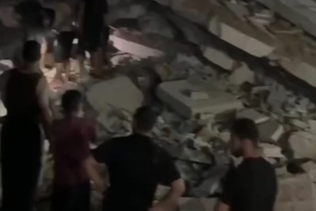 14 وفاة وعشرات المفقودين إثر انهيار مبنى يؤوي نازحين غربي مدينة غزة