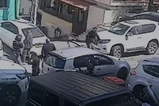 إحالة الشرطي مطلق النار في أم الفحم إلى الحبس المنزلي وإبعاده عن مراكز الشرطة