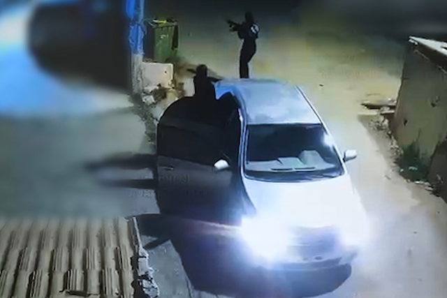 لائحة اتهام ضد شابين من العزير بإطلاق النار على منزل وتبادل إطلاق نار مع الشرطة