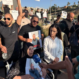 عائلة مكلومة وهتافات غاضبة.. وقفة في أم الفحم تنديدًا بمقتل علاء محاميد برصاص الشرطة