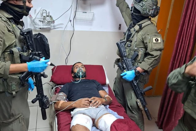الجيش الإسرائيلي: قوة خاصة تعتقل منفذ عملية "بنيمين" داخل مستشفى في رام الله بعد إصابته برصاص قصاصّ أثر