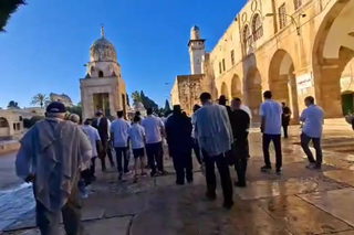 فيديو - اقتحامات للأقصى وطقوس تلمودية.. نتنياهو يشارك في صلوات عشية "يوم الغفران