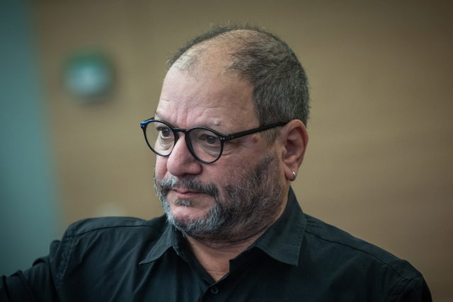 انطلاق جلسات بحث طلبات شطب قوائم ومرشحين- لجنة الانتخابات تقرر بأغلبية الأصوات منع عوفر كسيف من الترشح للكنيست