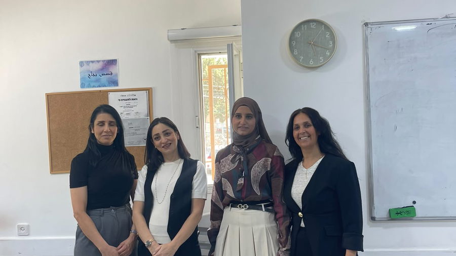 16 امرأة من الرامة يختتمن بنجاح دورة في الحاسوب- برامج Office والذكاء الاصطناعي ضمن برنامج "منتصف الطريق"