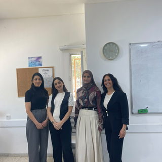 16 امرأة من الرامة يختتمن بنجاح دورة في الحاسوب، برامج Office والذكاء الاصطناعي ضمن برنامج "منتصف الطريق"