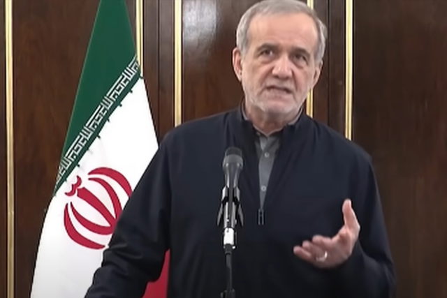 بزشكيان يبحث مع رئيس الوزراء الباكستاني جهود التوصل إلى اتفاق مع واشنطن