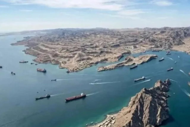 عراقجي لنظيره البريطاني: انعدام الأمن في المنطقة ومضيق هرمز نتيجة للهجمات الأميركية والإسرائيلية بدعم أوروبي