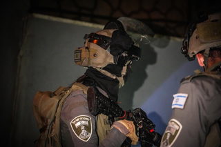 القدس: إصابة شاب بجروح متوسطة وأضرار في الممتلكات إثر شجار عائلي في مخيم شعفاط