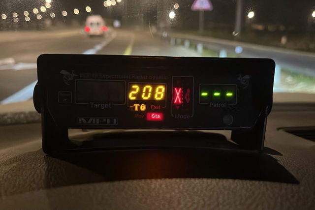 "بسرعة جنونية بلغت 208 كم/ساعة.. توقيف سائق شاب من بيت لحم ومصادرة سيارته الفارهة"