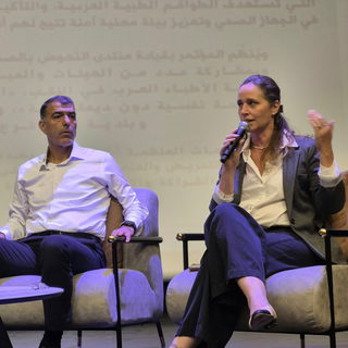 بلدية كفرقرع تحتضن مؤتمرًا طارئًا واسعًا لمواجهة التحريض والعنصرية ضد الأطباء والطواقم الطبية العربية