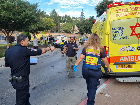 القدس: إصابة شخصَيْن أحدهما (50 عامًا) بحالة خطيرة من جرّاء انفجار مركبة
