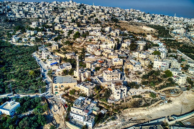 سكان أم طوبا في القدس الشرقية وبمكوم وعير عميم يعترضون على مخطط لبناء 650 وحدة استيطانية في الحي
