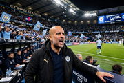 غوارديولا يحضر موقعة باريس سان جيرمان في ملعب "الاتحاد" دعماً لمانشستر سيتي