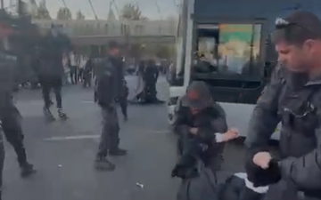تظاهرات "الحريديم": إغلاق كامل لمدخل القدس وشلل مروري في بني براك احتجاجاً على اعتقال المتخلفين عن التجنيد