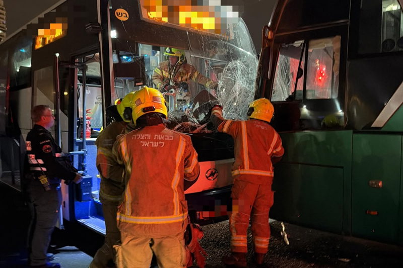 بئر السبع: إصابة سائق بجروح متوسطة إثر حادث طرق بين حافلتين في المحطة المركزية