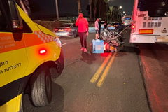 حيفا: إصابة شاب (25 عاماً) بجروح خطيرة إثر اصطدام حافلة بدراجته النارية