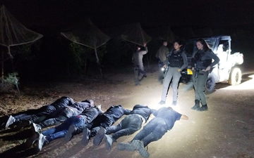 ضبط 17 مقيماً فلسطينيًا اختبؤوا داخل حقول عنب في "ماتي يهودا"