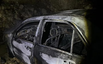 اعتداءات لا تتوقف.. مستوطنون يحرقون مسجدًا ومركبة في مخماس بالضفة الغربية