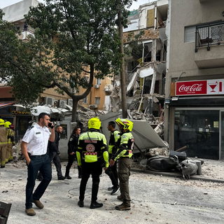 انهيار جزء من مبنى قيد الترميم في تل أبيب وإنقاذ 3 عالقين