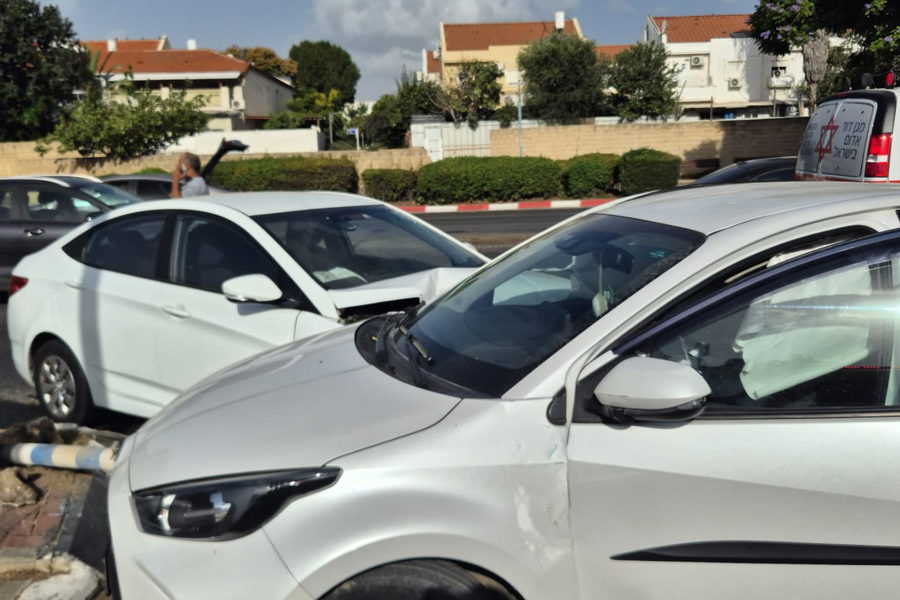 إصابة شَخصين أحدهما بحالة متوسّطة من جرّاء تعرّضهما لحادث طرق وقع بين مركبتين جنوبيّ البلاد