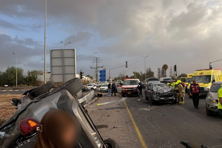6 إصابات في حادث طرق بين مركبتين عند مفرق جلجولية