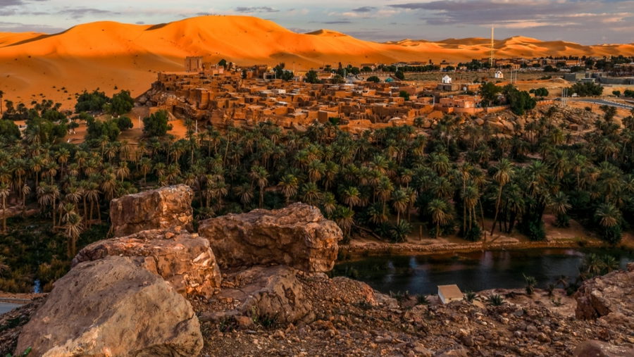 تاغيت... هل يسكن أجمل غروب في العالم صحراء الجزائر؟