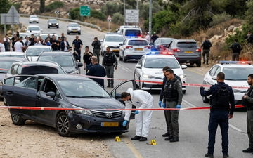 بعدما دهس شرطي! موديعين: إطلاق نار باتجاه سائق مركبة يشتبه بنقل فلسطينيين بدون تصاريح... فرّ هاربًا من المكان