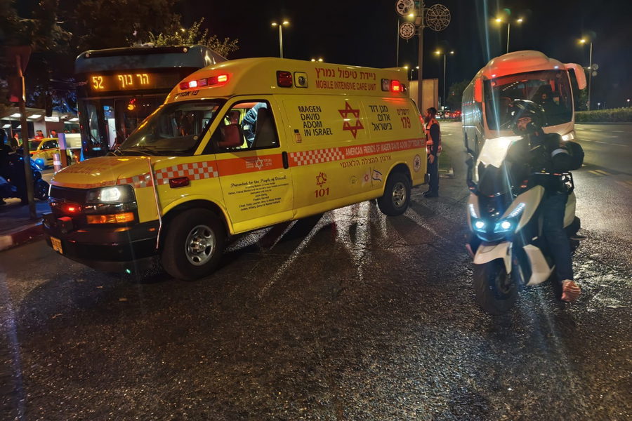 القدس: إصابة سيدة (35 عاماً) بجروح خطيرة إثر تعرضها للدهس من قِبل حافلة